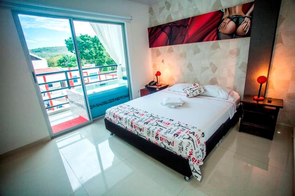 Habitación Suite Jacuzzi - Hotel Bora Bora Melgar5